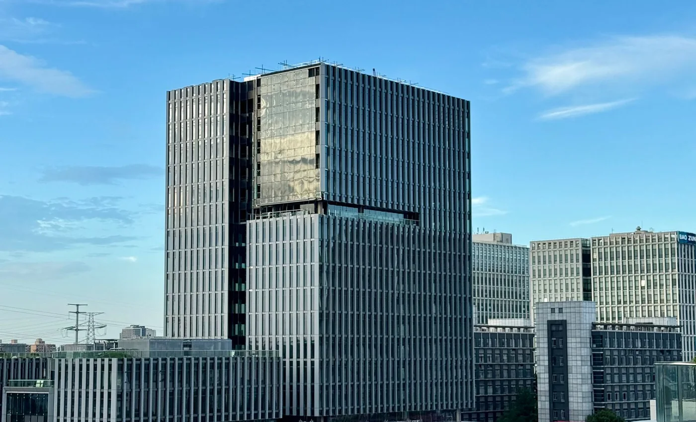 现代办公建筑场景示意